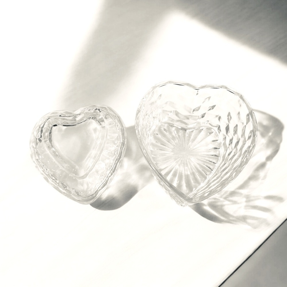 Homco Clear Glass Heart Shaped Small Lidded Trinket Box - Picture 5 of 10